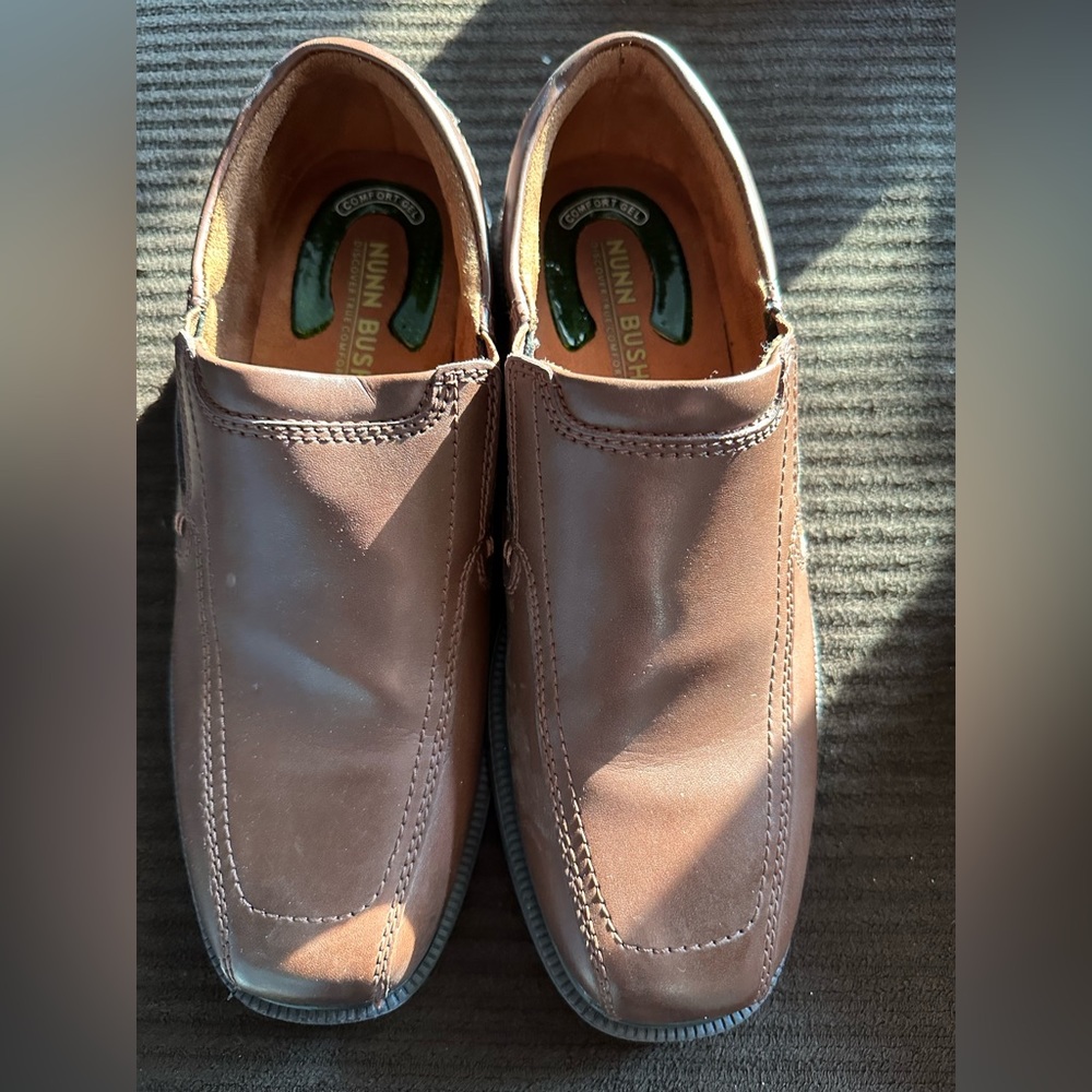Men dress shoes - like new - size 7.5